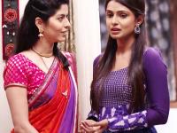मानसी आणि जुईचे कुर्ते आणि झुमके, का होताहेत इतके फेमस? - Marathi News | marathi serial wardrobe become style stament in kurtis | Latest fashion Photos at Lokmat.com